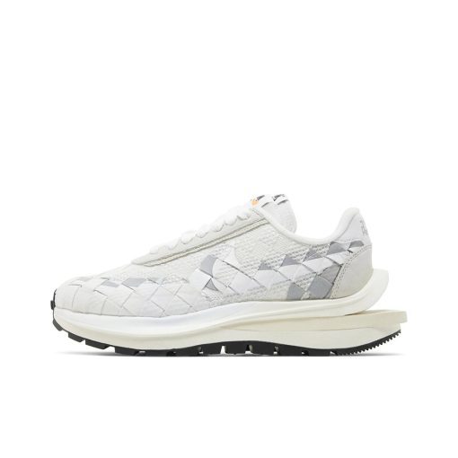 나이키 x 사카이 x 장 폴 고티에 LD베이퍼와플 믹스 로우 화이트 세일 DR5209-100